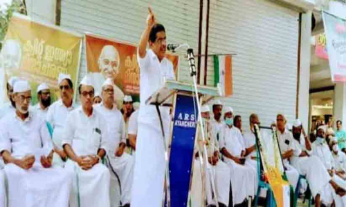 സംഘ്പ​രിവാർ ദേശീയപതാകയെ കളങ്കപ്പെടുത്തുന്നു- മുല്ലപ്പള്ളി രാമചന്ദ്രൻ