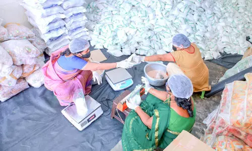 ഓണക്കിറ്റ് ഒരുങ്ങുന്നു; നിറക്കാൻ 101 കേന്ദ്രങ്ങൾ