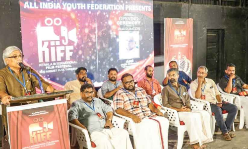 ഔദാര്യത്തിനല്ല, അർഹതക്കാണ് അവാർഡ് നൽകേണ്ടത് -കമൽ ഔദാര്യത്തിനല്ല, അർഹതക്കാണ് അവാർഡ് നൽകേണ്ടത് -കമൽ