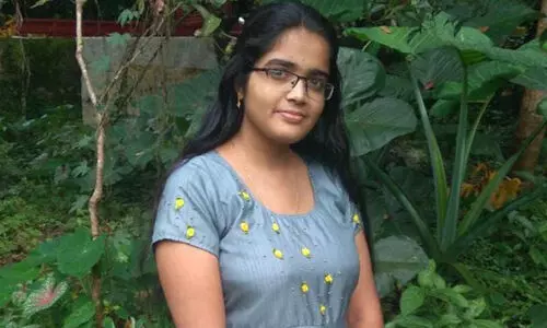 കോളജ് വിദ്യാർഥിനി ട്രെയിൻ തട്ടി മരിച്ചു; കൂട്ടുകാർ അത്ഭുതകരമായി രക്ഷപ്പെട്ടു