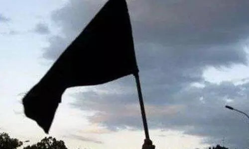 ആരോഗ്യമന്ത്രിക്ക് നേരെ കരിങ്കൊടി വീശി യൂത്ത് ലീഗിന്റെ പ്രതിഷേധം