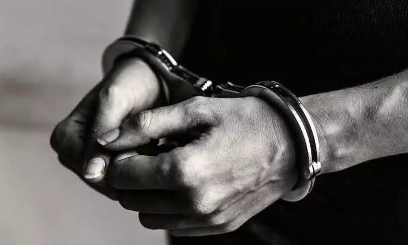 മോഷ്ടാവ് അടിയേറ്റ് മരിച്ച കേസിൽ പിതാവിനെയും മകനെയും വിട്ടയച്ചു