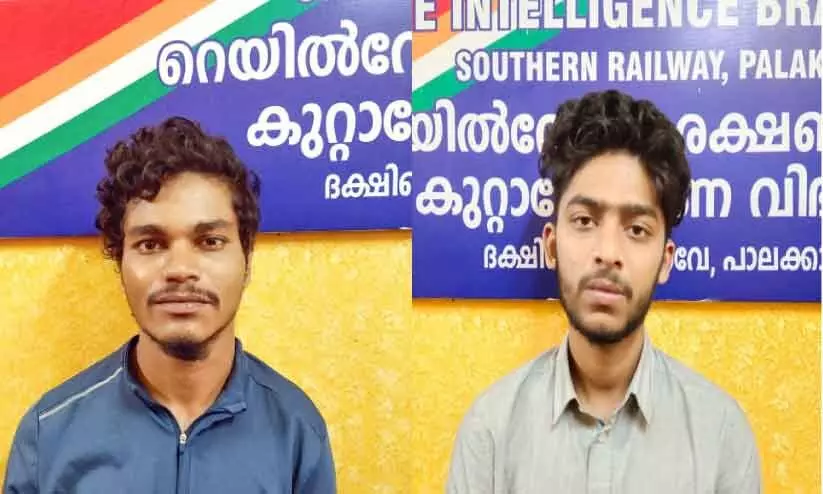 കോടികളുടെ ഹഷീഷും കഞ്ചാവുമായി യുവാക്കൾ പിടിയിൽ കോടികളുടെ ഹഷീഷും കഞ്ചാവുമായി യുവാക്കൾ പിടിയിൽ