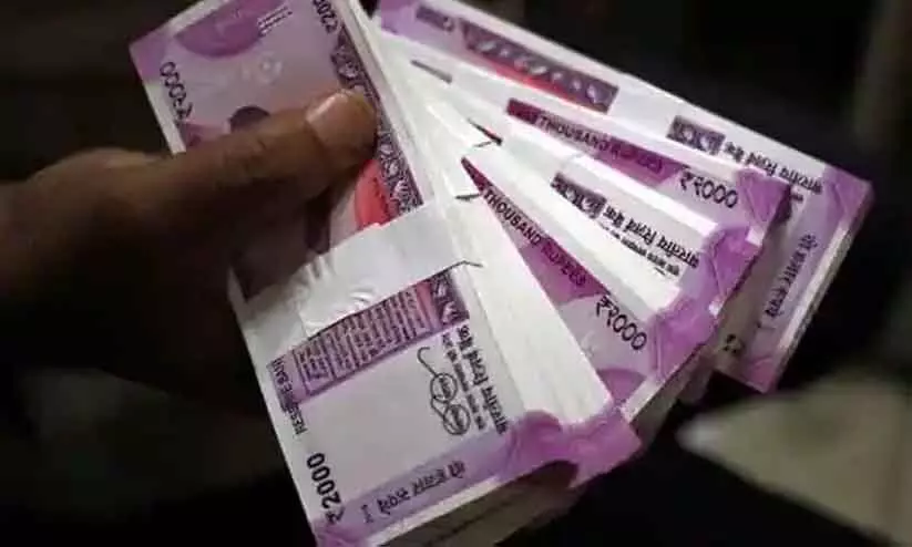 എസ്.എസ്.എൽ.സിക്ക് എ പ്ലസ് നേട്ടം; ഉത്തർപ്രദേശ് സ്വദേശിയുടെ കുടുംബത്തിന് ഭൂമി വാങ്ങാൻ തുക കൈമാറി