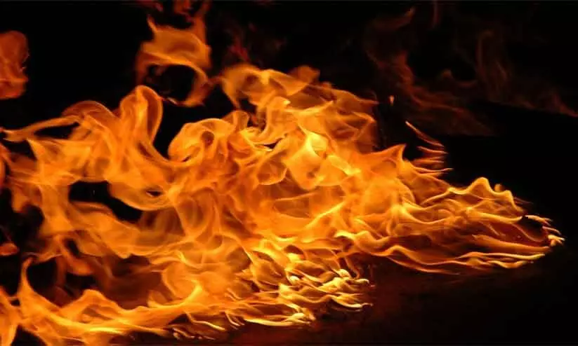 മാഹിയിൽ തീപിടിത്തം; രക്ഷകരായി പെട്രോൾ പമ്പ് ജീവനക്കാർ