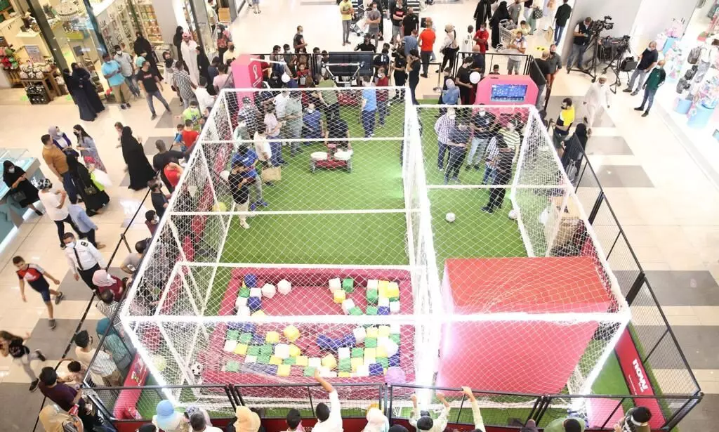 കാ​ൽ​പ​ന്തു ലോ​ക​ത്തെ വ​ര​വേ​റ്റ്