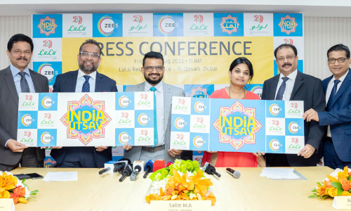 ആ​ഘോ​ഷ​ങ്ങ​ളി​ലേ​ക്ക്​ ഇ​ന്ത്യ ഉ​ത്സ​വു​മാ​യി ലു​ലു