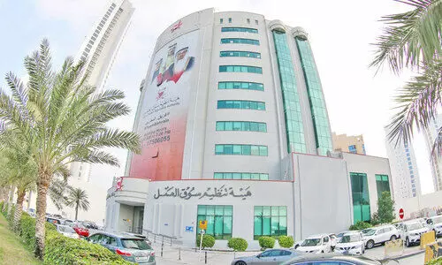 നി​യ​മാ​നു​സൃ​ത​മ​ല്ലാ​തെ ജോ​ലി ചെ​യ്താ​ൽ പി​ടി​വീ​ഴും