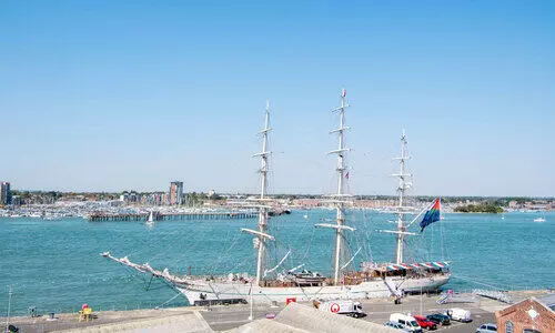 ശ​ബാ​ബ്​ ഒ​മാ​ൻ -ര​ണ്ട്​ ക​പ്പ​ലി​ന് ഊ​ഷ്മ​ള വ​ര​വേ​ൽ​പ്​