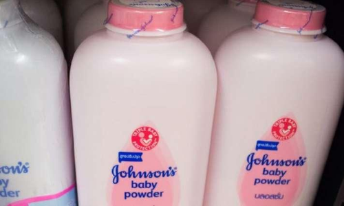 ജോൺസൺ ആൻഡ് ജോൺസൺ കുട്ടികൾക്കുള്ള ടാൽകം പൗഡർ നിർമാണം നിർത്തുന്നു