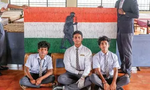 1699 പേനകൾ കൊണ്ട് ഗാന്ധിജിയുടെ ചിത്രം