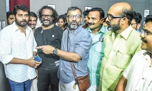 ക്ലാസ്മേറ്റ്സുകളെ തേടി കാമ്പസിലെത്തി; താരമായി നരേൻ