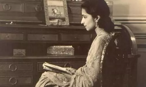 മൂവർണ പതാക പാറുമ്പോൾ മറക്കരുത്; ശിൽപിയായ സുറയ്യ തയ്യബ്ജിയെ മൂവർണ പതാക പാറുമ്പോൾ മറക്കരുത്; ശിൽപിയായ സുറയ്യ തയ്യബ്ജിയെ