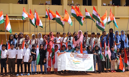 20 ജോഡി ഇരട്ടകൾ അണിനിരന്ന് സ്വാതന്ത്ര്യദിന വിളംബര റാലി