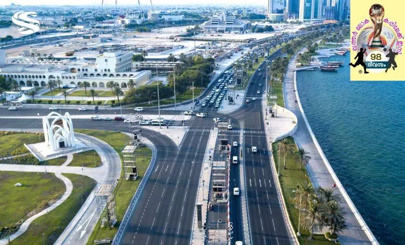 കളത്തിന് പുറത്താണ് കളി കളത്തിന് പുറത്താണ് കളി