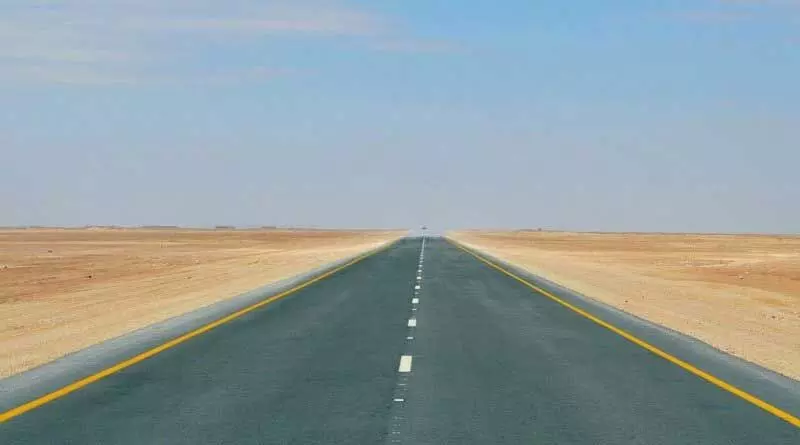 ആദം-തുംറൈത്ത് റോഡിൽ ദൂരക്കാഴ്ച കുറഞ്ഞു; യാത്രക്കാർക്ക് മുന്നറിയിപ്പ് ആദം-തുംറൈത്ത് റോഡിൽ ദൂരക്കാഴ്ച കുറഞ്ഞു; യാത്രക്കാർക്ക് മുന്നറിയിപ്പ്