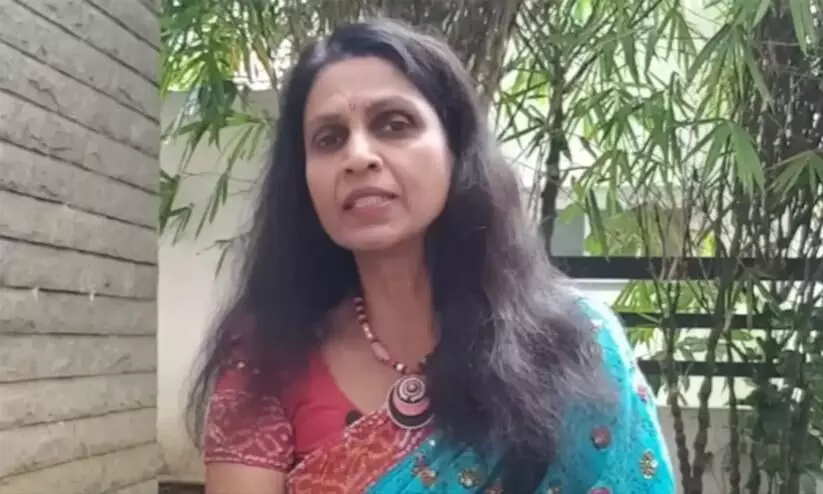 കിളിരൂർ കേസിൽ വെളിപ്പെടുത്തലുമായി മുൻ ഡി.ജി.പി ശ്രീലേഖ; വി.ഐ.പി വിഷയത്തിൽ ലഭിച്ചത് വ്യാജ കത്ത് കിളിരൂർ കേസിൽ വെളിപ്പെടുത്തലുമായി മുൻ ഡി.ജി.പി ശ്രീലേഖ; വി.ഐ.പി വിഷയത്തിൽ ലഭിച്ചത് വ്യാജ കത്ത്