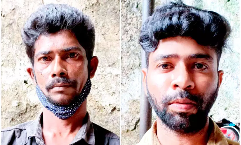 മാൻഹോൾ അടപ്പുകൾ മോഷ്ടിച്ച രണ്ടുപേർ പിടിയിൽ മാൻഹോൾ അടപ്പുകൾ മോഷ്ടിച്ച രണ്ടുപേർ പിടിയിൽ