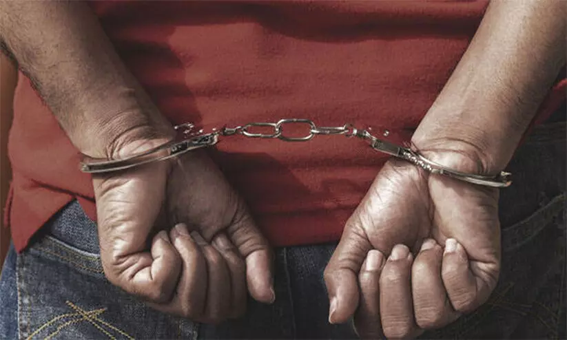 ഇരിക്കൂറില് കഞ്ചാവുമായി ചെങ്കല് ക്വാറി തൊഴിലാളി അറസ്റ്റില് ഇരിക്കൂറില് കഞ്ചാവുമായി ചെങ്കല് ക്വാറി തൊഴിലാളി അറസ്റ്റില്