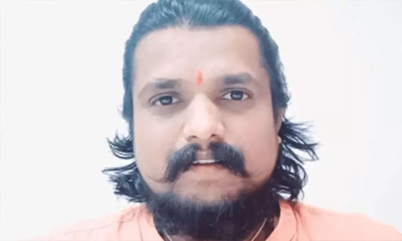 ടിപ്പു സുൽത്താന്റെ പോസ്റ്റർ കീറി; ബംഗളൂരുവിൽ നാല് ഹിന്ദുത്വ പ്രവർത്തകർ അറസ്റ്റിൽ ടിപ്പു സുൽത്താന്റെ പോസ്റ്റർ കീറി; ബംഗളൂരുവിൽ നാല് ഹിന്ദുത്വ പ്രവർത്തകർ അറസ്റ്റിൽ