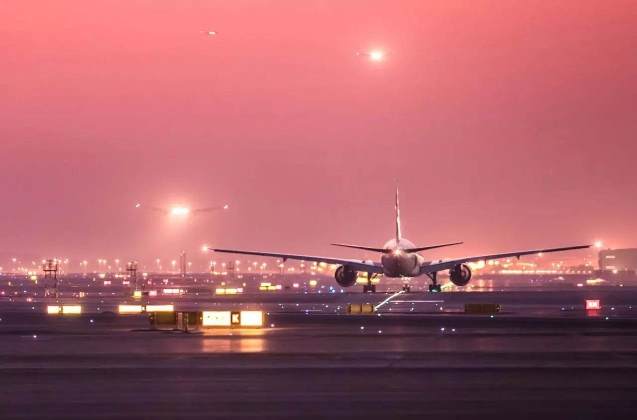 പൊടിക്കാറ്റ്: ദുബൈയിൽ വിമാനങ്ങൾ വഴിതിരിച്ചുവിട്ടു പൊടിക്കാറ്റ്: ദുബൈയിൽ വിമാനങ്ങൾ വഴിതിരിച്ചുവിട്ടു