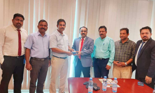 പ്രിവിലേജ് കാർഡ് നൽകി