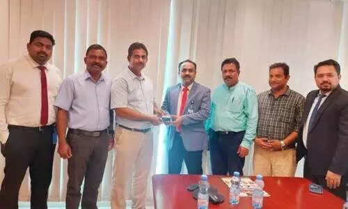 പ്രിവിലേജ് കാർഡ് നൽകി