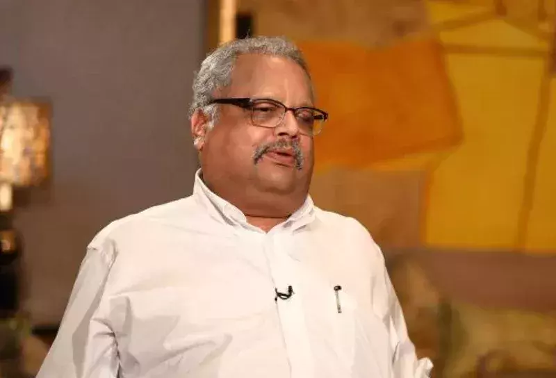 ഇന്ത്യൻ വാരൻ ബഫറ്റ്, 5000 രൂപയിൽ നിന്നും 32,000കോടിയിലേക്ക് എത്തിയ മാന്ത്രികത; അസാധാരണം ഇന്ത്യൻ ബിഗ് ബുള്ളിന്റെ കഥ