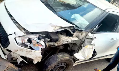 കാരയ്ക്കാമണ്ഡപത്ത് മൂന്ന്​ വാഹനങ്ങൾ കൂട്ടിയിടിച്ചു; മൂന്നുപേർക്ക് പരിക്കേറ്റു