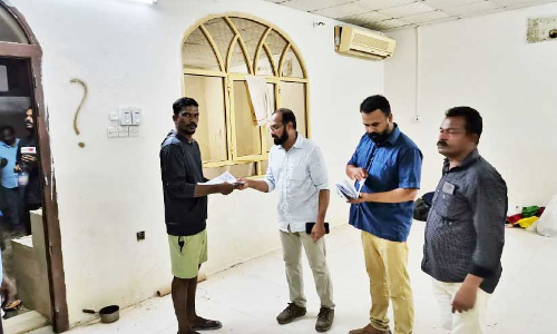 ശമ്പളമില്ലാതെ വലഞ്ഞ ആലപ്പുഴ സ്വദേശികൾ മടങ്ങി: ദുരിത ജീവിതത്തിൽനിന്ന് ഇവർ ജന്മനാടിന്‍റെ സ്വാതന്ത്ര്യത്തിലേക്ക്...