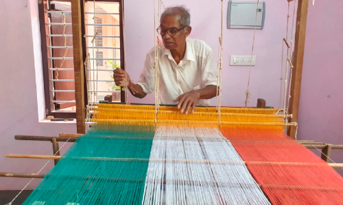 ഒറ്റത്തുണിയിലെ ദേശീയപതാക രാഷ്ട്രത്തിന് സമർപ്പിക്കാൻ കഴിഞ്ഞ സംതൃപ്തിയിൽ അയ്യപ്പൻ
