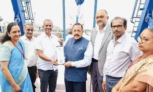 ഇന്ത്യയിലെ ആദ്യത്തെ ഉപ്പുവെള്ള വിളക്ക് കേന്ദ്രമന്ത്രി ഉദ്ഘാടനം ചെയ്തു