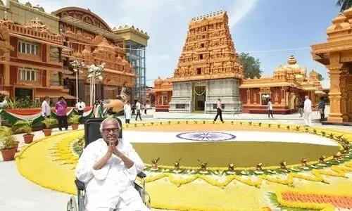 ധാന്യങ്ങൾ കൊണ്ട് 38 അടി ത്രിവർണ്ണ പതാക ഒരുക്കി കുദ്രോളി ക്ഷേത്രാങ്കണം