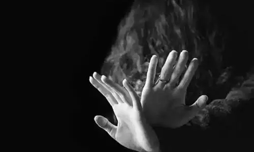 13 കാരിക്ക് പൊലീസിന്‍റെ ക്രൂരമർദനം