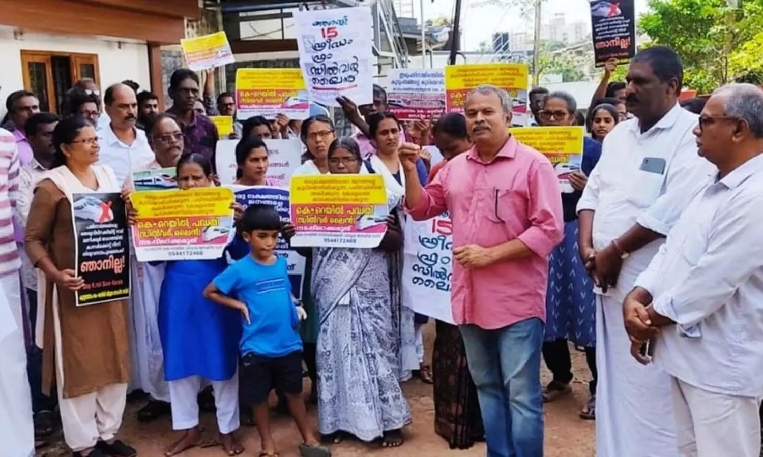 ഫ്രീഡം ഫ്രം സിൽവർ ലൈൻ: പ്രതിഷേധ കൂട്ടായ്മ സംഘടിപ്പിച്ചു