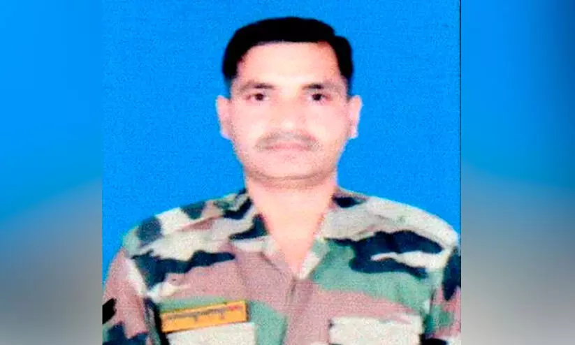 മൂന്നുപേർക്ക് കീർത്തിചക്ര മൂന്നുപേർക്ക് കീർത്തിചക്ര