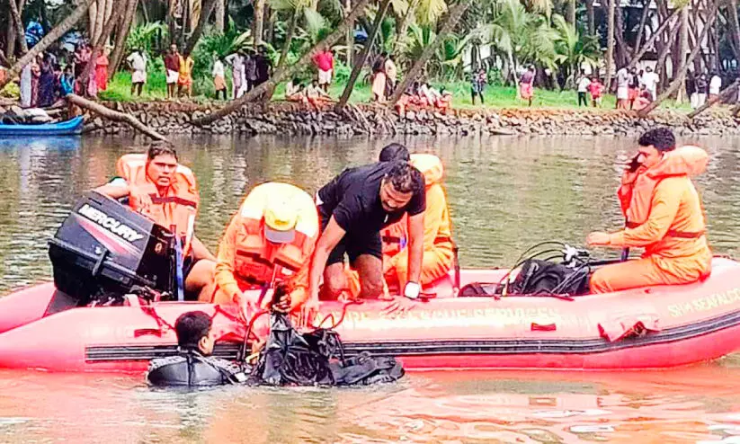 മീൻപിടിത്തത്തിനിടെ തോണി മറിഞ്ഞ് യുവാവിനെ കാണാതായി മീൻപിടിത്തത്തിനിടെ തോണി മറിഞ്ഞ് യുവാവിനെ കാണാതായി