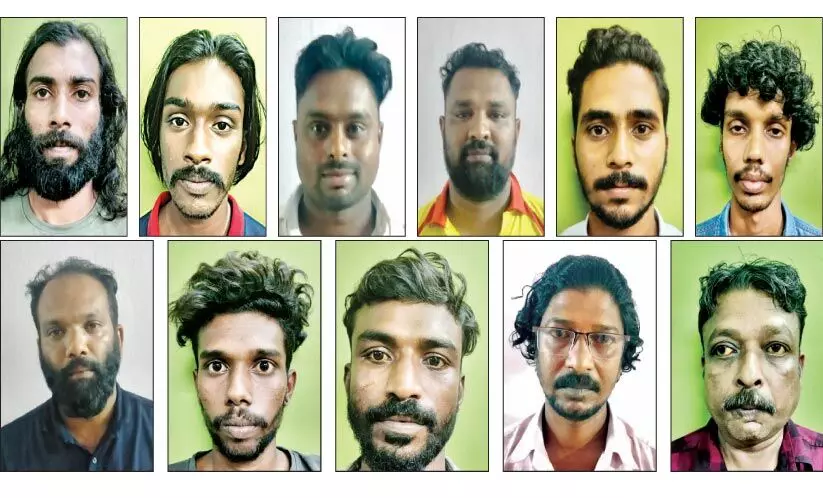 പരപ്പനങ്ങാടിയിൽ മയക്കുമരുന്ന് വേട്ട; 12 പേർ പിടിയിൽ പരപ്പനങ്ങാടിയിൽ മയക്കുമരുന്ന് വേട്ട; 12 പേർ പിടിയിൽ