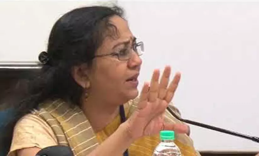 വിവരമില്ലായ്മയും ഉളുപ്പില്ലായ്മയുമാണ് മലയാളിയുടെ കുണ്ഡലങ്ങൾ - ഡോ. ജെ. ദേവിക വിവരമില്ലായ്മയും ഉളുപ്പില്ലായ്മയുമാണ് മലയാളിയുടെ കുണ്ഡലങ്ങൾ - ഡോ. ജെ. ദേവിക