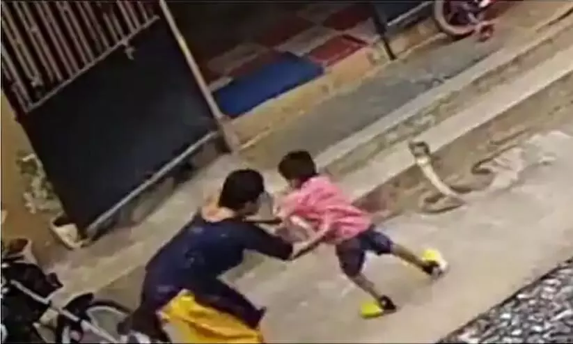 Mothers presence of mind saved the kid -viral video