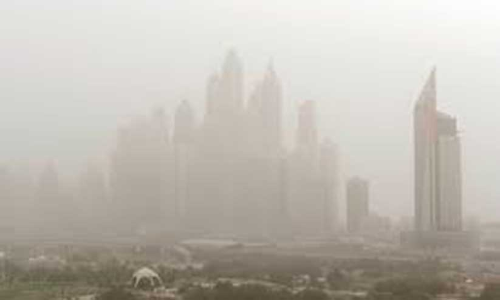 പൊടിക്കാറ്റ്: വിമാനങ്ങൾ വഴിതിരിച്ചുവിട്ടു