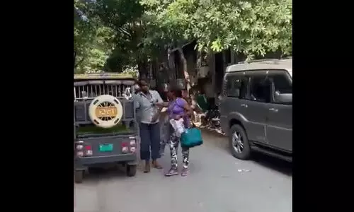 ഓട്ടോ കാറില്‍ ഉരസിയതിന് ഡ്രൈവറെ മർദിച്ച യുവതി അറസ്റ്റിൽ