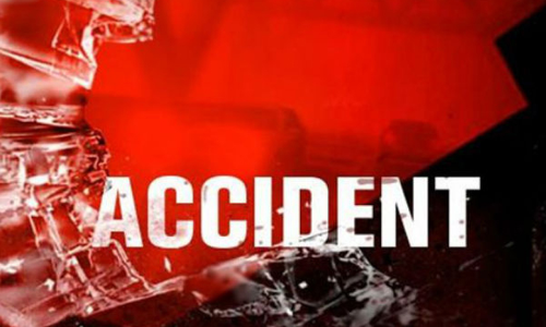 റോഡിൽ തെന്നി ഓടയിലേക്ക് വീണ ബൈക്ക് യാത്രികന്റെ തലയിൽ കമ്പി തുളച്ചുകയറി