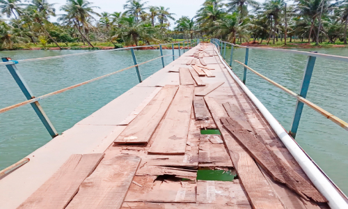 മാട്ടുമ്മൽ കടിഞ്ഞിമൂല നടപ്പാലം വീണ്ടും അപകടാവസ്ഥയിൽ