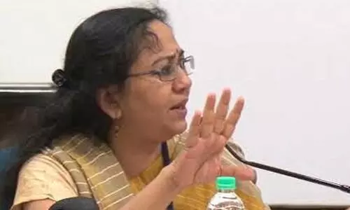 വിവരമില്ലായ്മയും ഉളുപ്പില്ലായ്മയുമാണ് മലയാളിയുടെ കുണ്ഡലങ്ങൾ - ഡോ. ജെ. ദേവിക