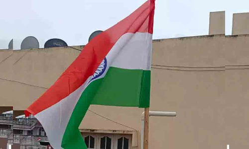 ദേശീയ പതാക കെട്ടുന്നതിനിടെ വീട്ടിനുമുകളിൽ നിന്ന് വീണ് എഞ്ചിനീയർ മരിച്ചു