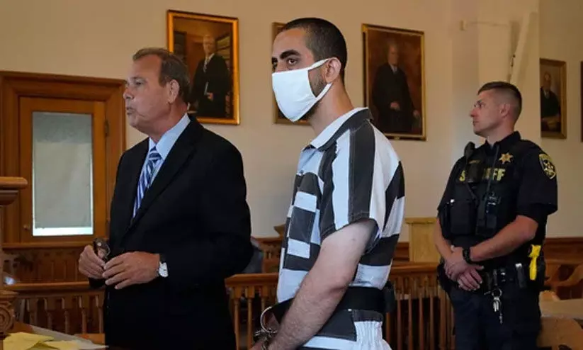 സൽമാൻ റുഷ്‌ദിക്ക് നേരെയുള്ള ആക്രമണം: പ്രതികരിക്കാൻ വിസമ്മതിച്ച് പ്രതിയുടെ കുടുംബം