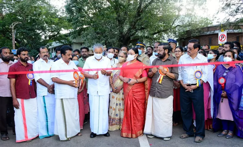 കാശില്ലാത്തതിന്റെ പേരില് ചികിത്സിക്കാന് കഴിയാത്ത ഒരാളും ഉണ്ടാവരുത്- മുഖ്യമന്ത്രി കാശില്ലാത്തതിന്റെ പേരില് ചികിത്സിക്കാന് കഴിയാത്ത ഒരാളും ഉണ്ടാവരുത്- മുഖ്യമന്ത്രി