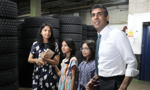 കടുത്ത വരൾച്ചക്കിടെ വീട്ടിൽ 3.8 കോടി രൂപയുടെ നീന്തൽക്കുളം പണിത് യു​.കെ പ്രധാനമന്ത്രി സ്ഥാനാർഥി ഋഷി സുനക്; വിവാദം