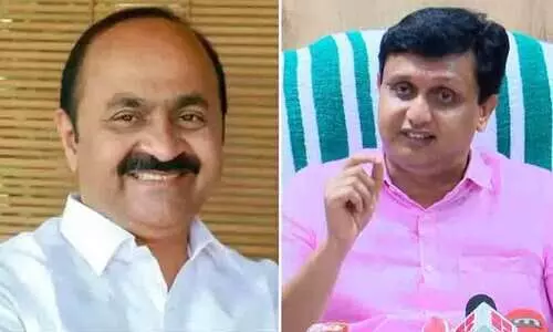 പ്രതിപക്ഷ നേതാവിന് കൊട്ടാനുള്ള ചെണ്ടയല്ല കേരളത്തിലെ മന്ത്രിമാർ; വി.ഡി സതീശനെതിരെ റിയാസ് പ്രതിപക്ഷ നേതാവിന് കൊട്ടാനുള്ള ചെണ്ടയല്ല കേരളത്തിലെ മന്ത്രിമാർ; വി.ഡി സതീശനെതിരെ റിയാസ്